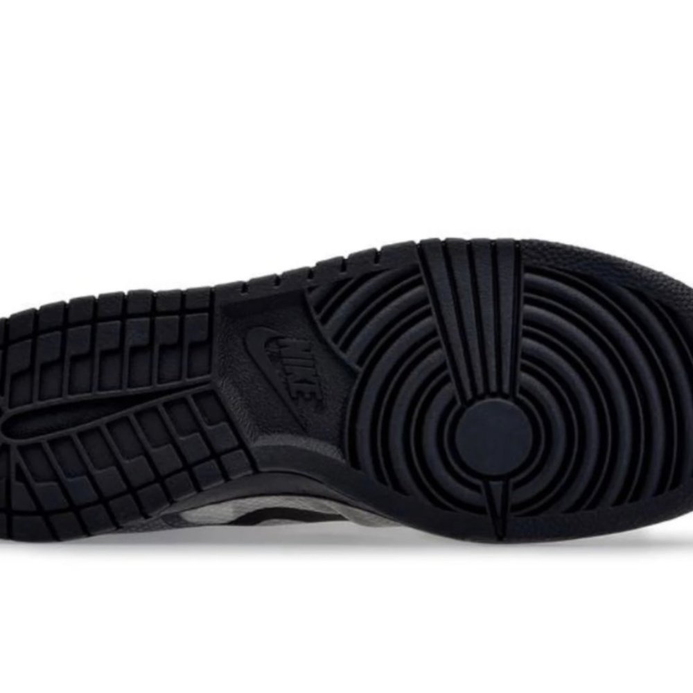 Comme des Garcon x Nike Low Dunks - Picture 5 of 7